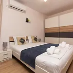 Helios Luxury מלון דירות 3*
