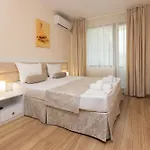 Helios Luxury מלון דירות פרימורסקו