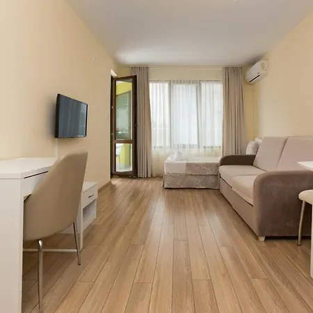 Helios Luxury Aparthotel 2*