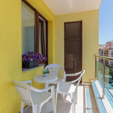Helios Luxury Aparthotel 2*