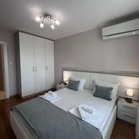 Ξενοδοχείο με διαμερίσματα Helios Luxury Πριμόρσκο